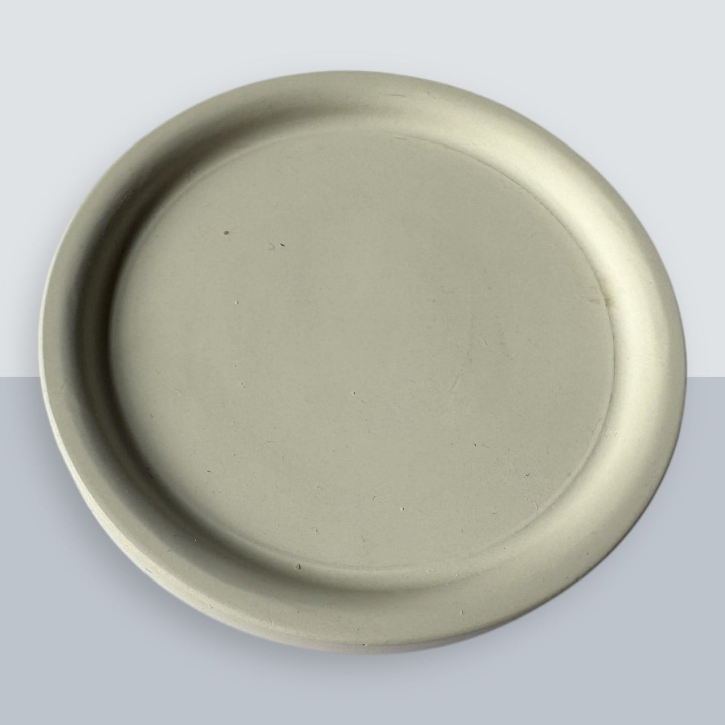 Beige. rund