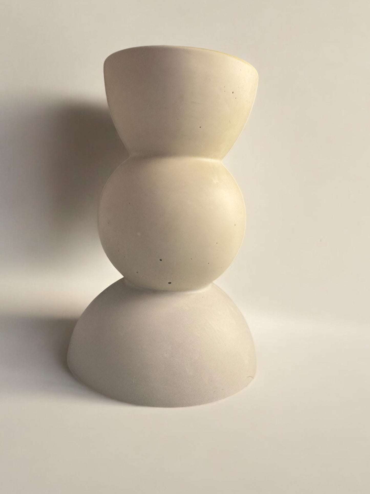 beige- grau
